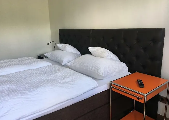 فندق مبيت وإفطار Muscher Bahnhof بلانكينهييم